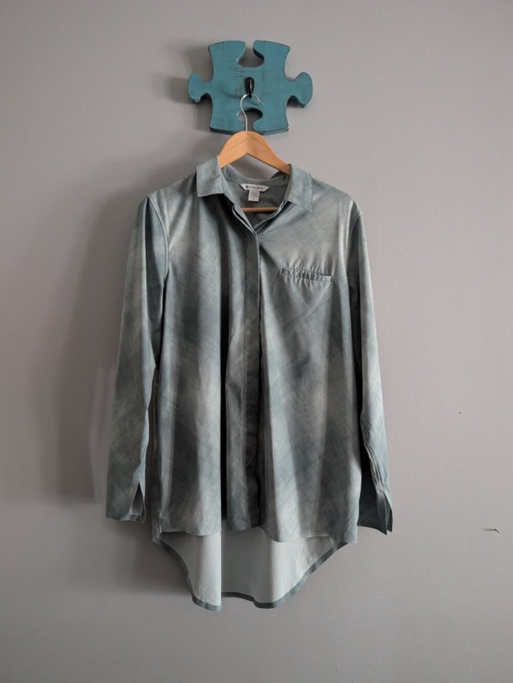 Athleta Urbanite Green Button Down Tunic Top Blouse Breathable Large
